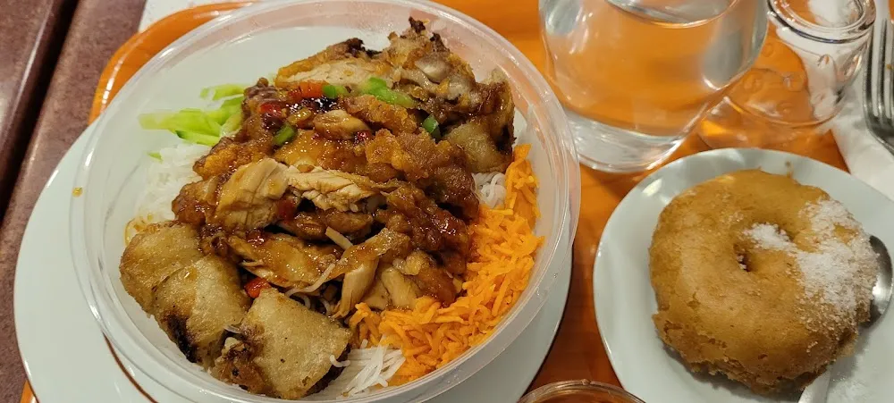 Bo Bun Et Beignet À L'ananas